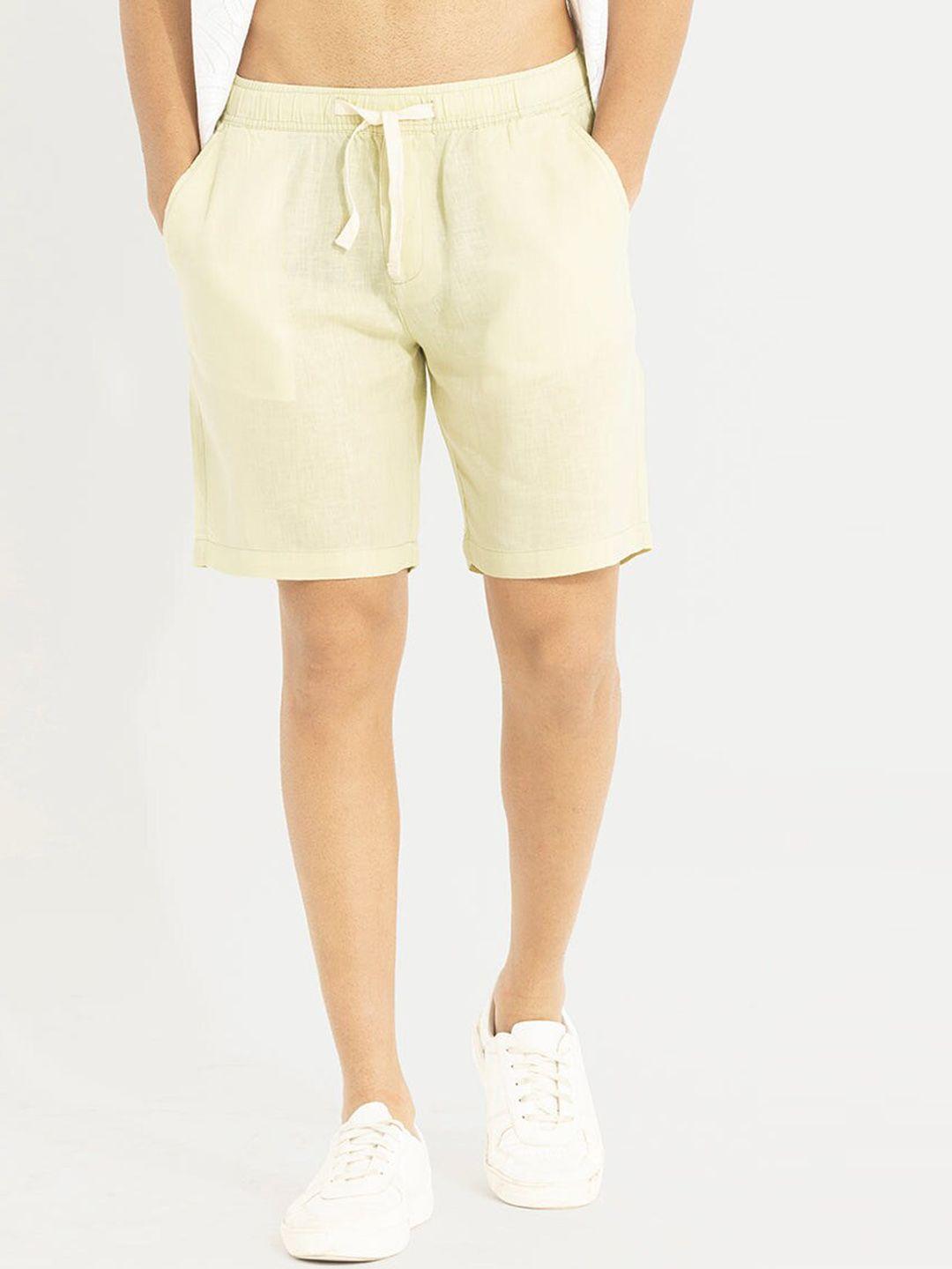 snitch men cream-coloured mid-rise linen shorts