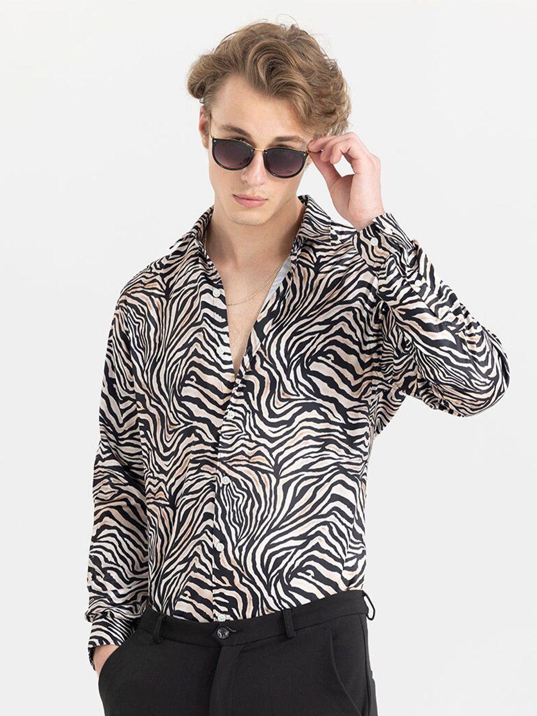 snitch black & cream classic slim fit animal printed cotton casual shirt