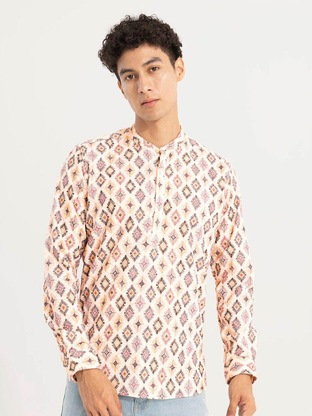 snitch men cream-coloured classic floral opaque printed casual shirt