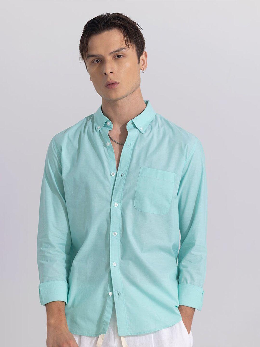 snitch men green classic slim fit opaque casual shirt