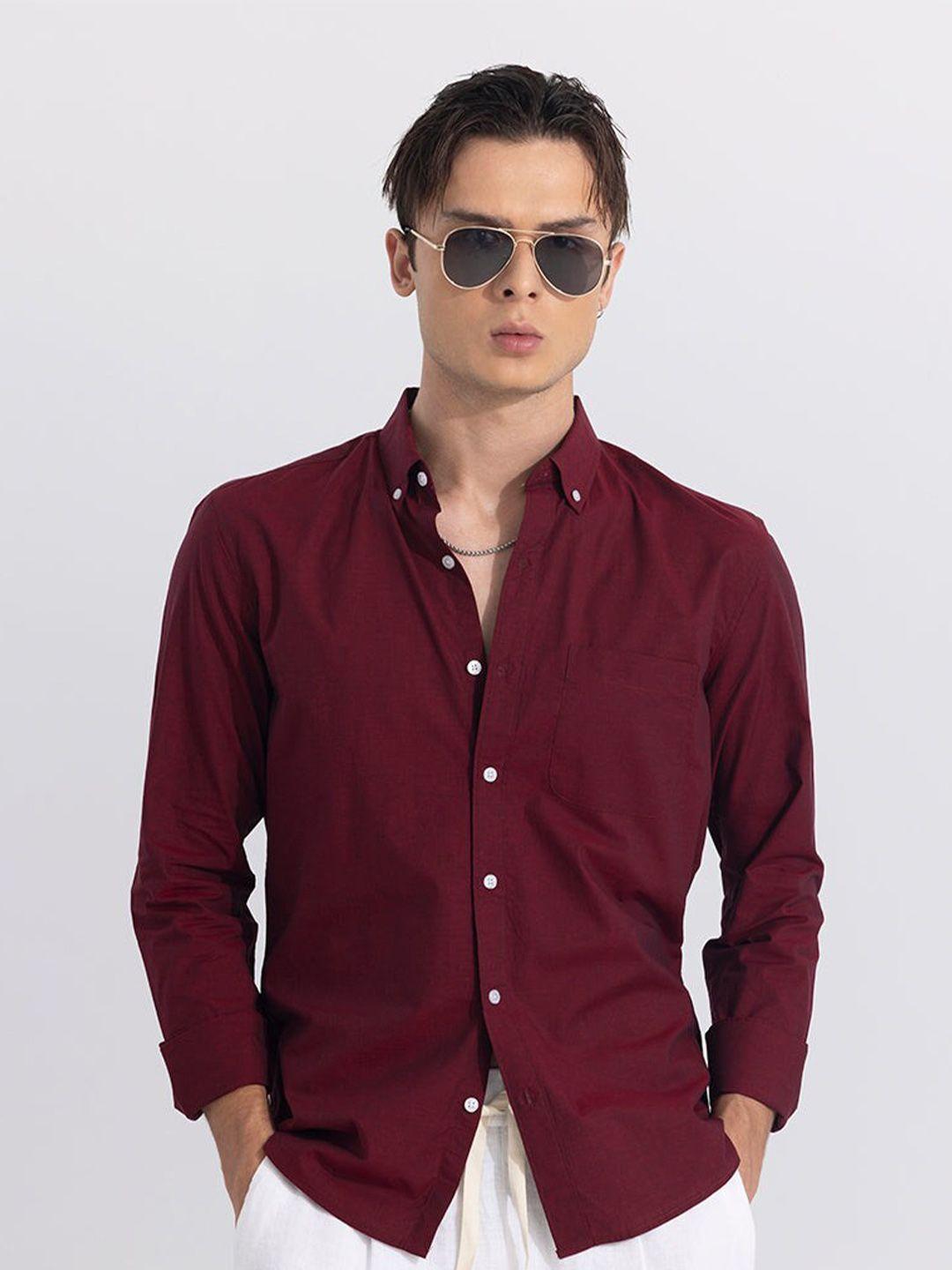 snitch men maroon classic slim fit opaque casual shirt