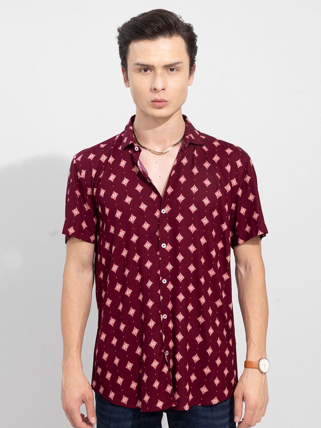 snitch men red slim fit printed casual shirt