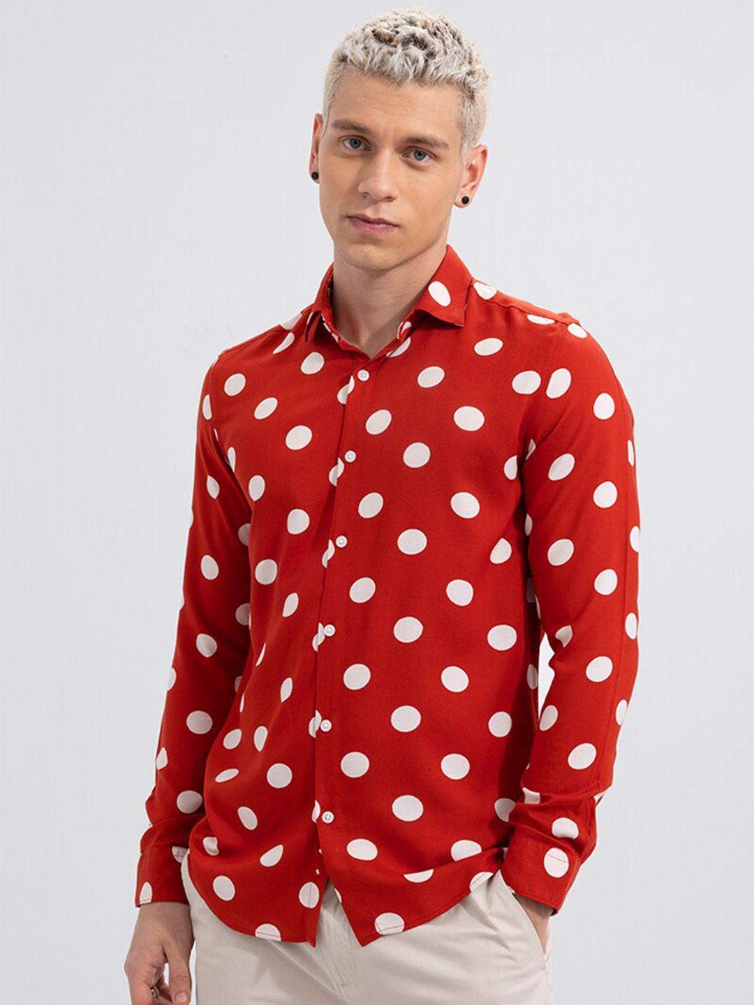 snitch red & white slim fit polka dot printed casual shirt