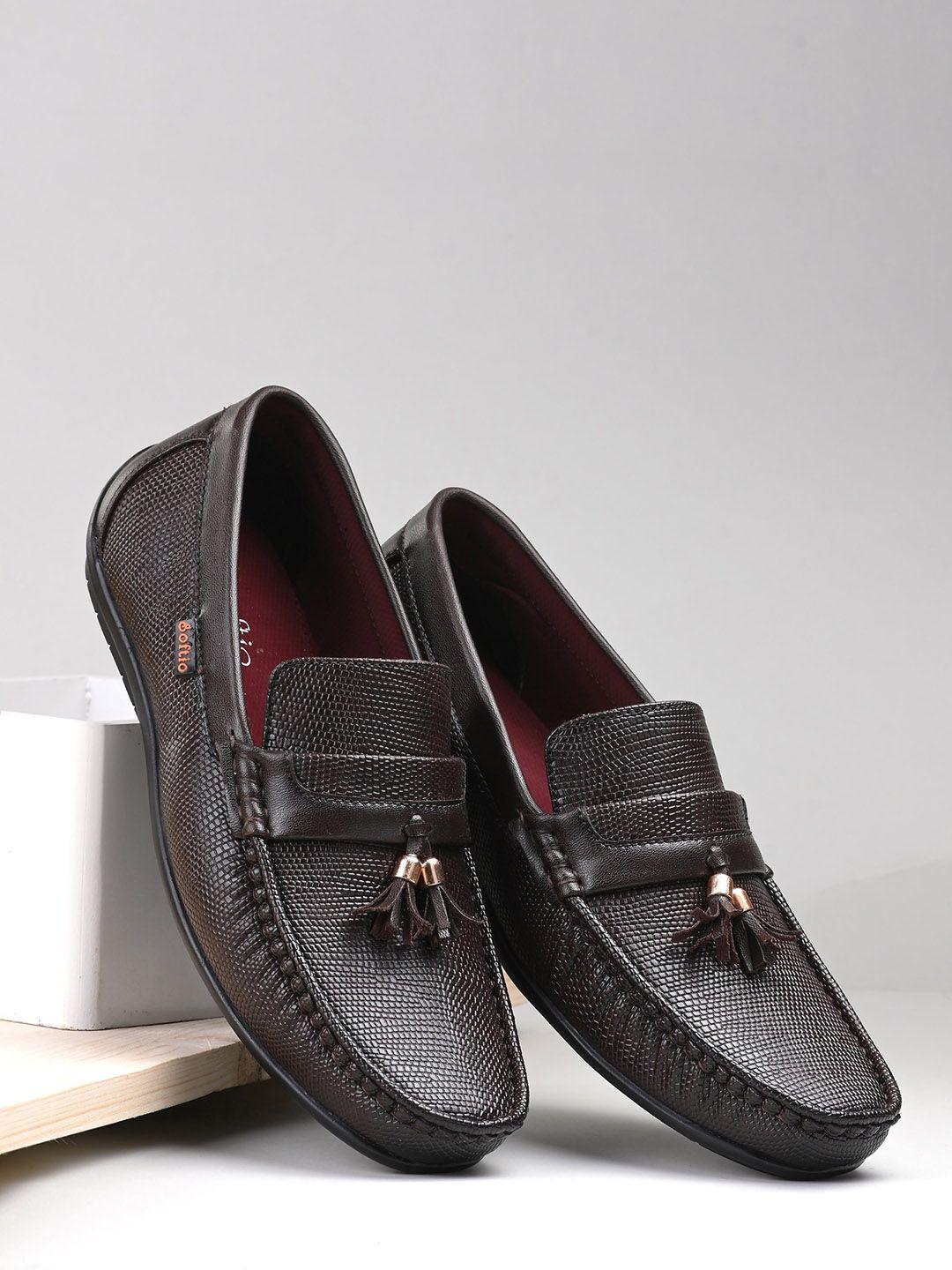 softio men brown textured loafers
