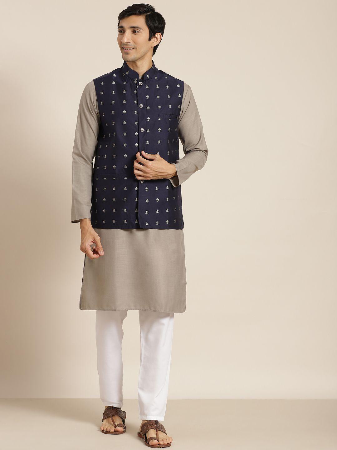 sojanya men grey & white solid kurta with churidar & nehru jacket