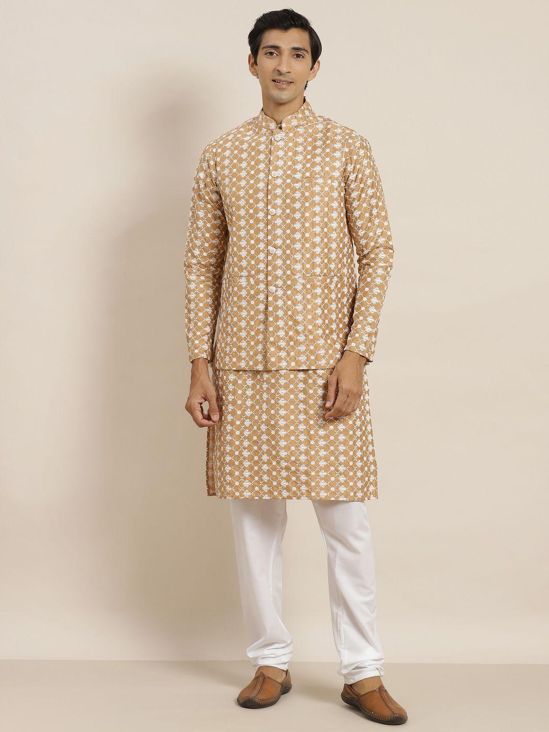 sojanya men beige & white ethnic motifs embroidered kurta with churidar & jacket