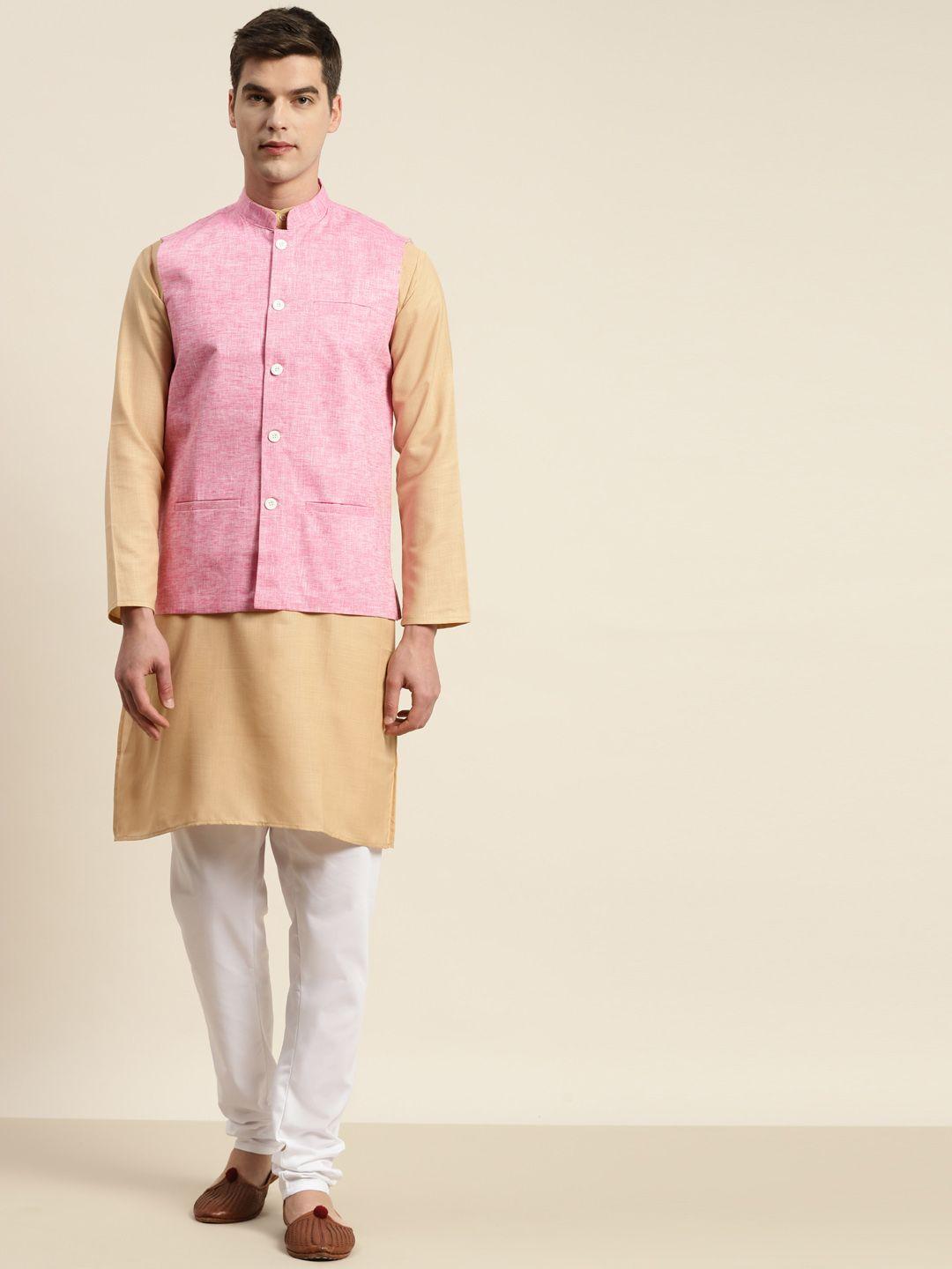 sojanya men beige & white solid kurta with churidar & nehru jacket