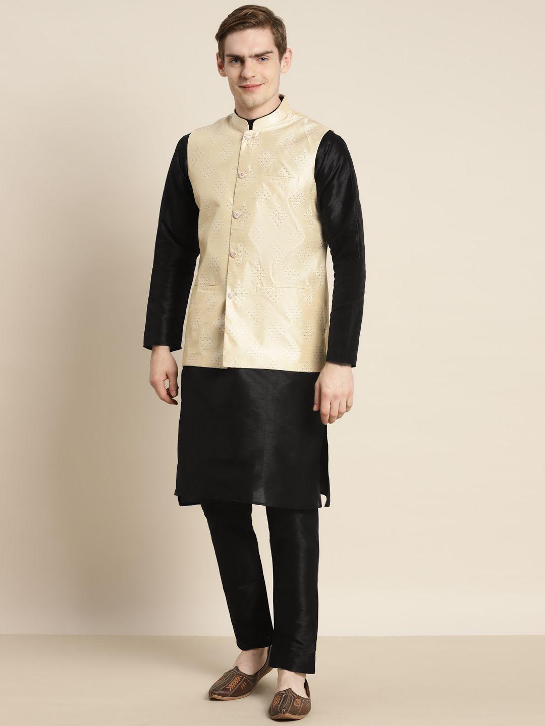 sojanya men solid kurta with churidar