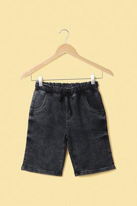 solid denim regular fit boys shorts - black