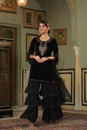 solid velvet round neck women's kurta pant dupatta set - black