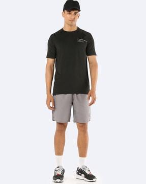 solid activewear crew-neck t-shirt with raglan sleeves