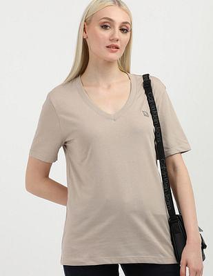 solid badge v-neck t-shirt