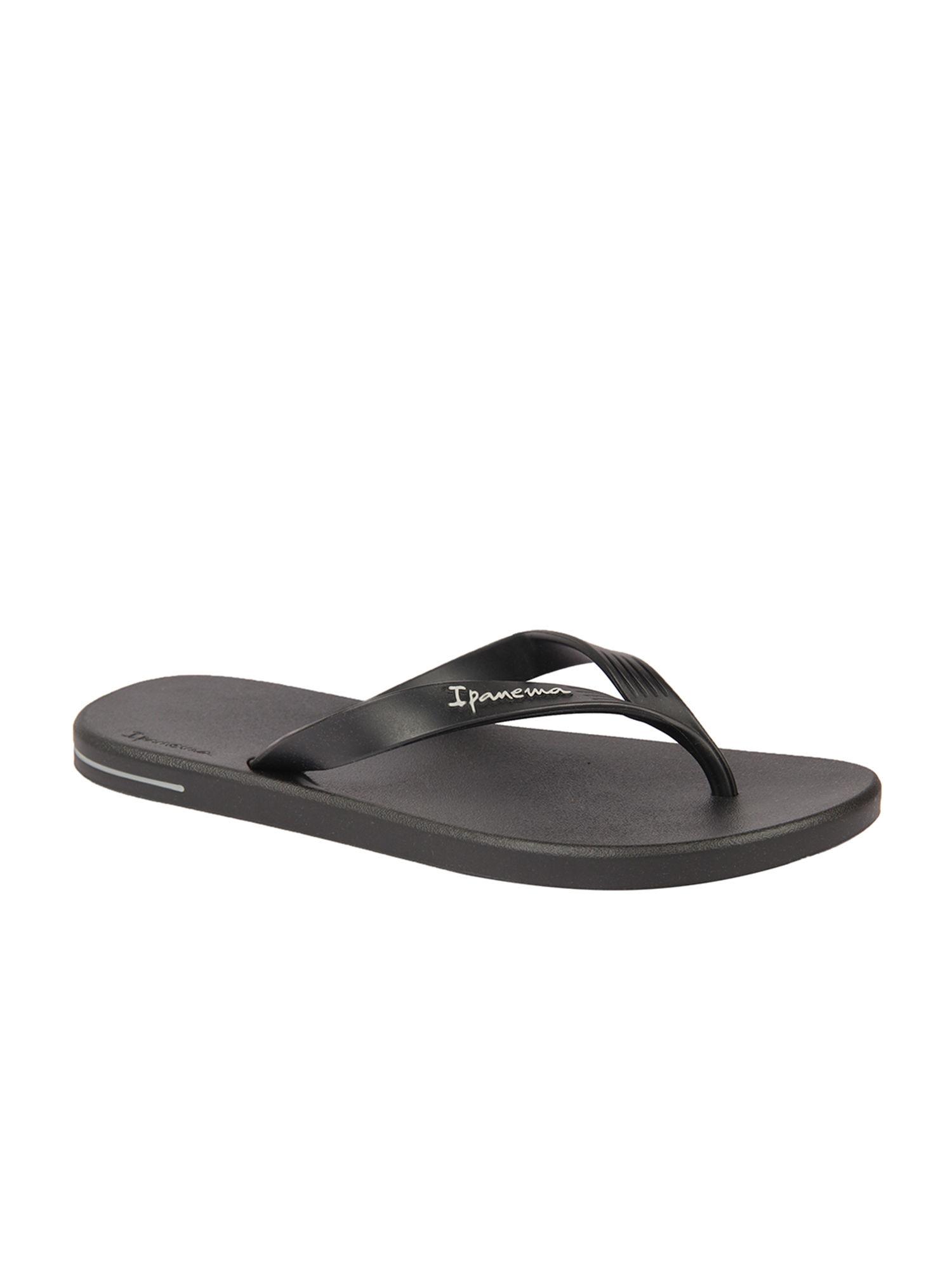 solid black flipflops