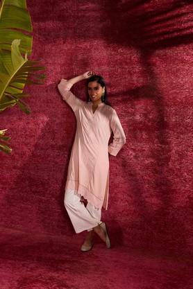 solid blended fabric v-neck women's kurta - pink