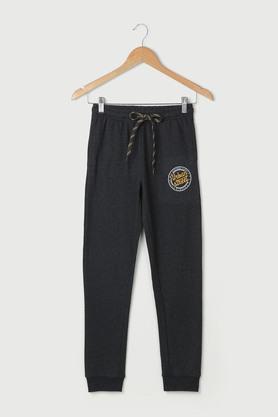 solid cotton regular fit boys track pants - anthra melange