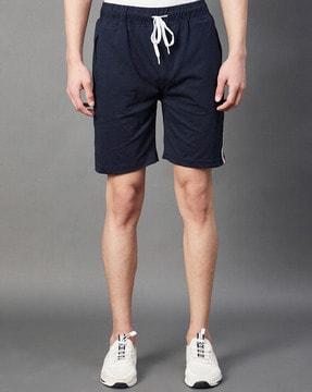 solid mid-rise shorts