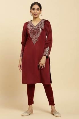 solid polyester v-neck women's kurta - maroon