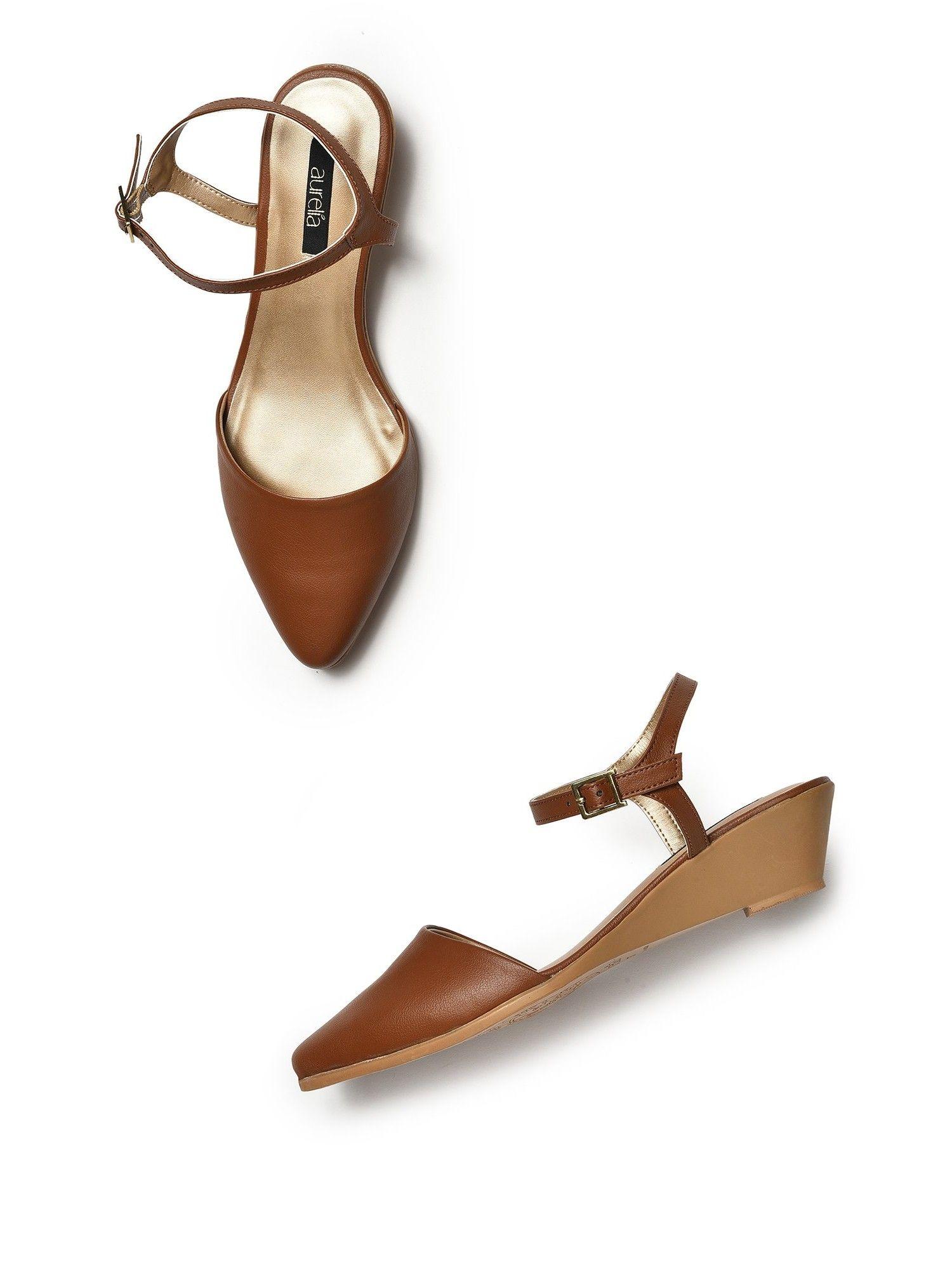 solid tan pointed wedge