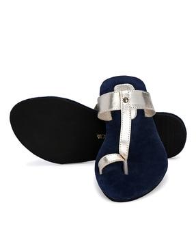 solid toe-ring  flat sandals