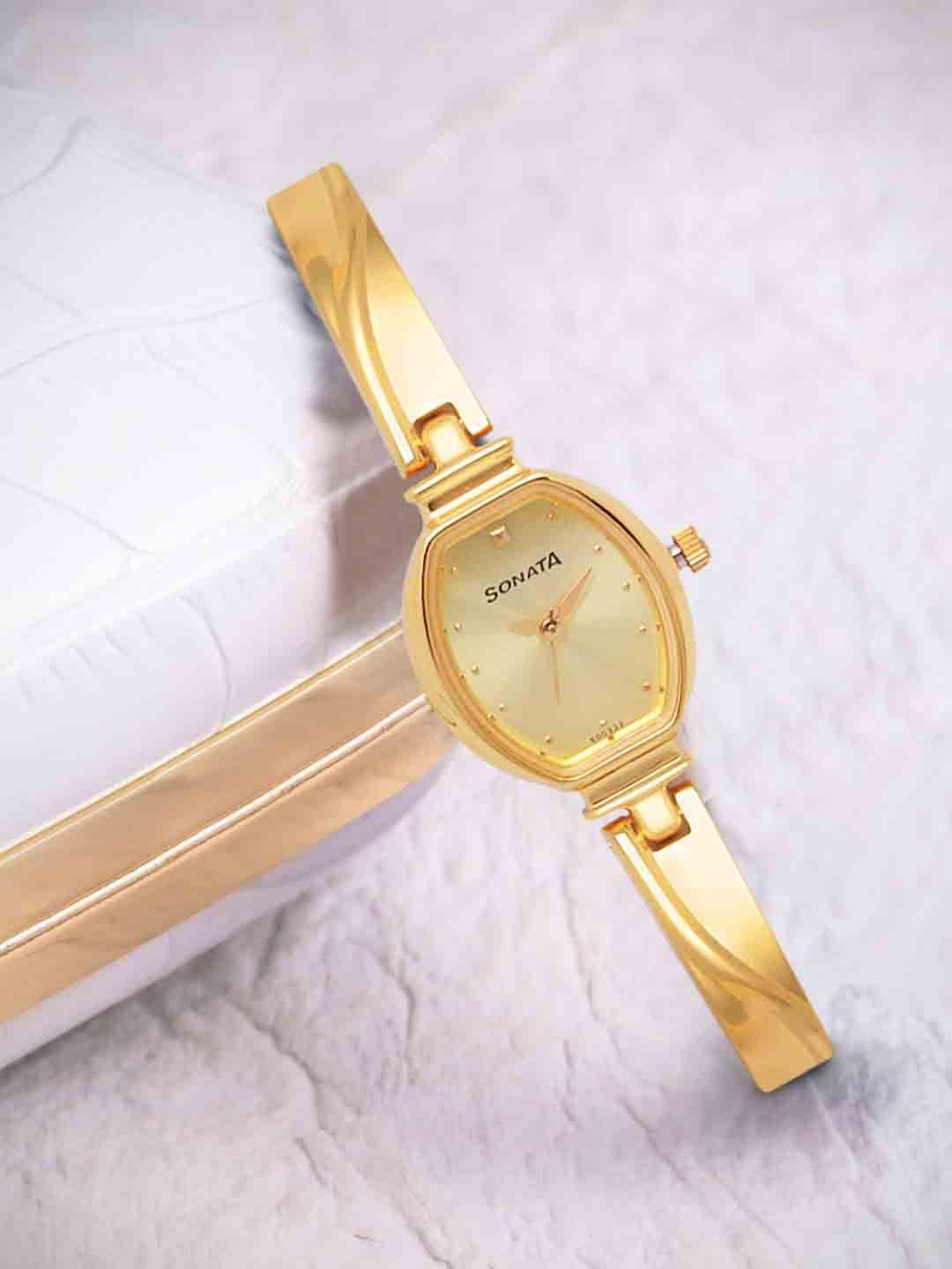 sonata women gold-toned analogue watch nk8111ym01