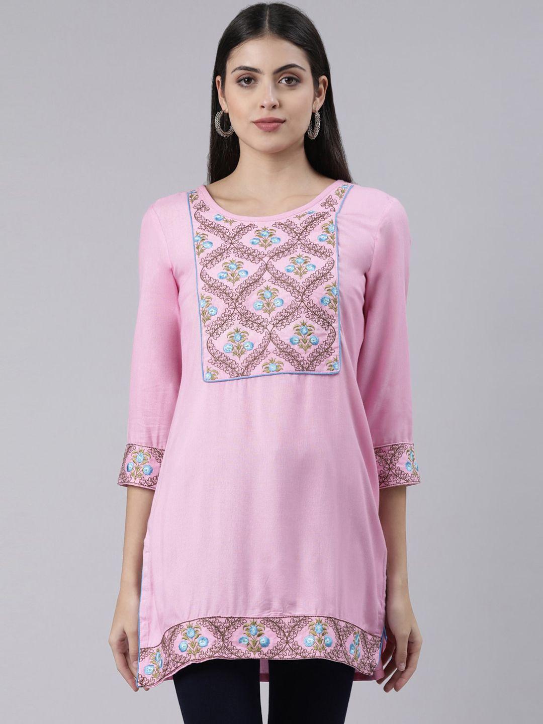 souchii floral embroidered kurti