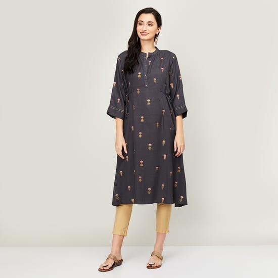 span women embroidered three-quarter sleeves straight kurta