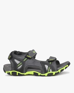 sports sandals with velcro fastening