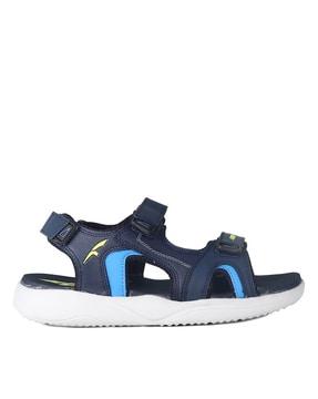 sports sandals with velcro fastening