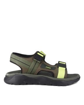 sports sandals with velcro fastening