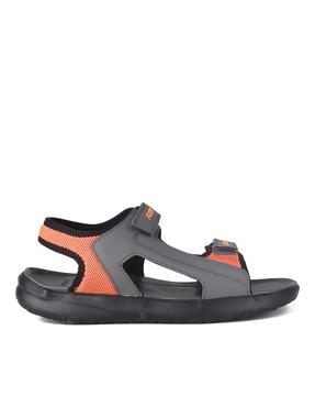 sports sandals with velcro fastening