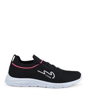 sports shoes with knitted upper