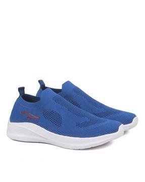 sports shoes with knitted upper