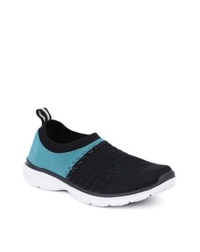 sports shoes with knitted upper