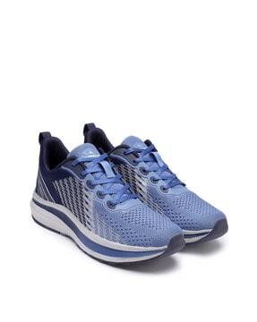 sports shoes with mesh upper