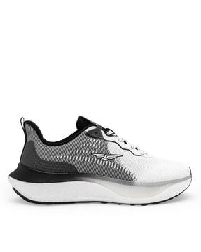 sports shoes with mesh upper