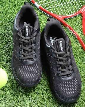 sports shoes with mesh upper