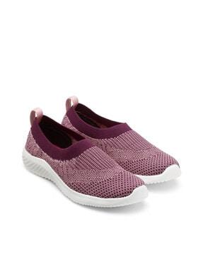 sports shoes with slip-on styling