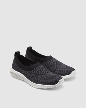 sports shoes with slip-on styling