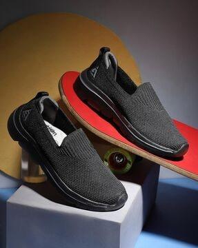 sports shoes with slip-on styling