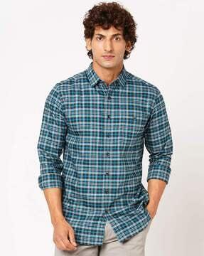 spread collar shirt with full sleeves