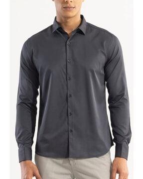 spread-collar shirt with full sleeves