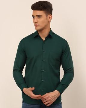 spread-collar shirt with patch pocket