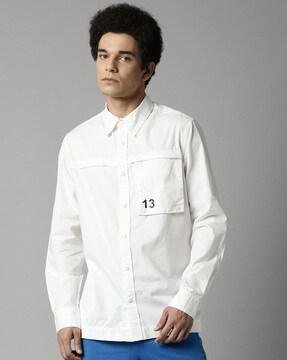 spread-collar patch-pocket shirt