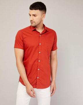 spread-collar patch-pocket shirt