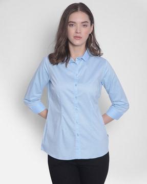 spread collar shirt with cuffed sleeves