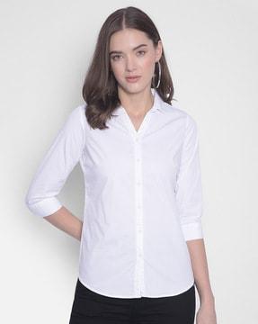 spread collar shirt with cuffed sleeves