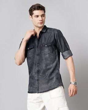 spread-collar shirt with flap pockets