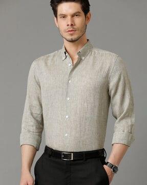 spread-collar shirt with full sleeves