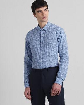 spread collar shirt with full sleeves