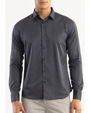 spread-collar shirt with full sleeves